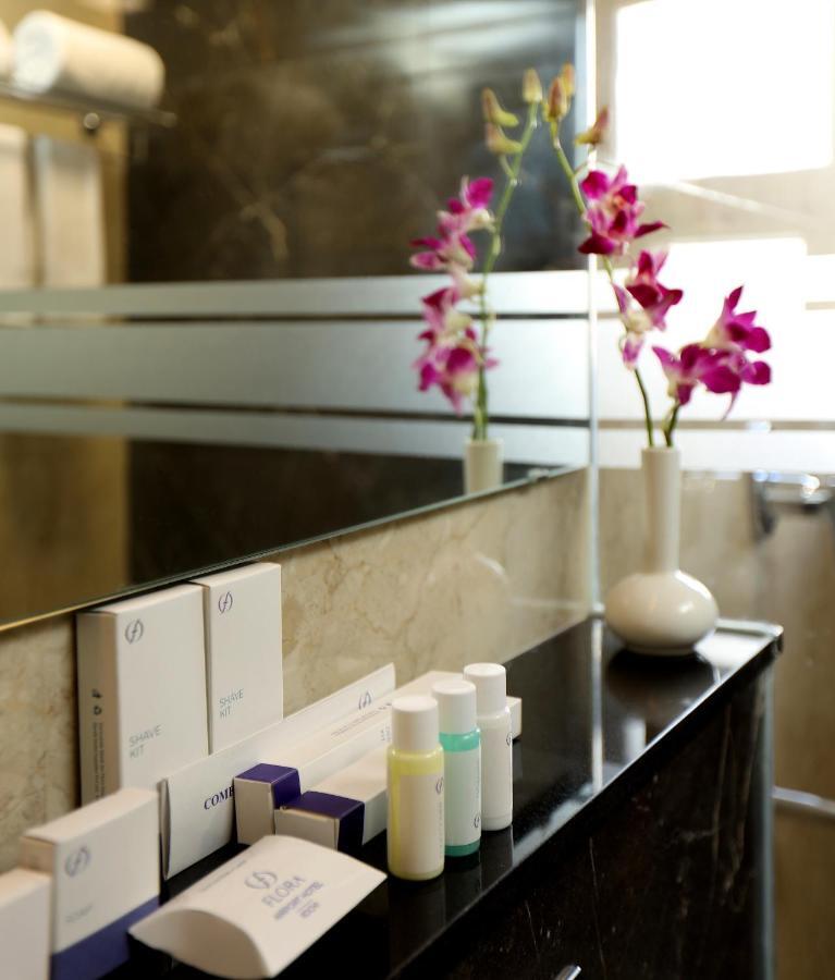 Hotel Flora Charishma Residency Aluva Kochi Exteriér fotografie