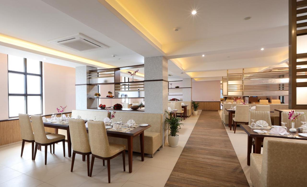 Hotel Flora Charishma Residency Aluva Kochi Exteriér fotografie