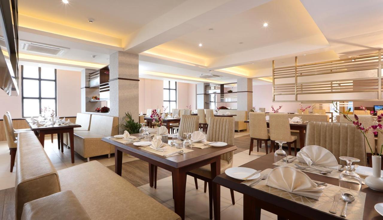 Hotel Flora Charishma Residency Aluva Kochi Exteriér fotografie